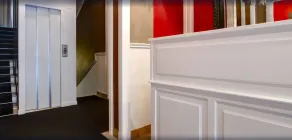 The B Place - Réception