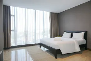 Luxurious 1BR at L'Avenue Apartment near Sampoerna Universitas By Travelio - Room