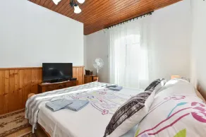 House 1009 - Camera