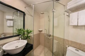 Serenity Diamond Hotel - Bathroom