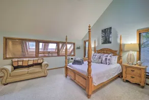 All-Season Base! Unit w/ Balcony in Beech Mountain - Interiör