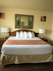 Ramada Downtown by Wyndham Anchorage - Room