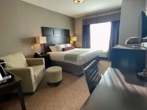 Best Western Plus Okotoks Inn & Suites - Room