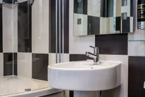 The Howbeck & The Retreat 5min to Lake, Restaurants & to the free Hydro Wellness Club - Baño
