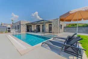 Zora Beyaz Taş Villaları - Pool