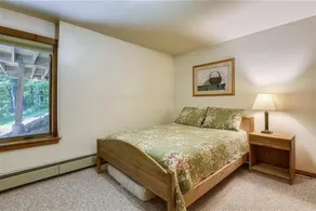 Das spektakuläre Sunburst Home bietet Platz für 25 Personen und verfügt über einen Innen- und einen Außenwhirlpool.  Perfekt für Familientreffen und Kurzurlaube. - Zimmer