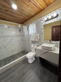 Carmelita River Cabins - Badezimmer
