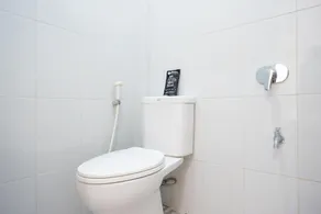 RedDoorz near Padang Golf Adisucipto - Baño