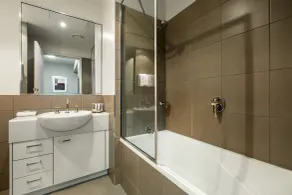 Gladstone Downtown Central Apartment Hotel Official - Bathroom
