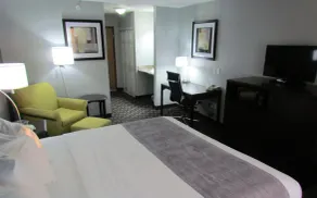 Oak Hill Inn & Suites - Værelse