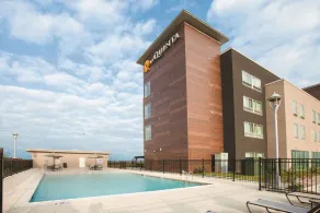 La Quinta by Wyndham San Marcos Outlet Mall - Piscine