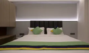 Treebo Premium D Consulate, 5 Mins Walk To Us Consulate - Chambre
