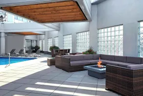 Sheraton Vancouver Guildford Hotel - Piscine