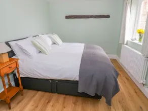Wigrams Canalside Cottage - Room