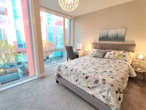 Monki Di Executive Suites - GLAS - Luxury Inner City Home 3 min to Downtown w Private Rooftop Patio Fireplace - Rum