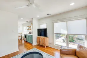 2 Mi to Tyler Rose Garden: Vibrant Apartment! - Interiør