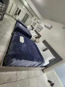 The Village Inn - Room