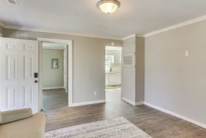 Close to Shops, Eats & Hospital: Roxboro Retreat - Interiør