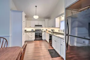 Walkable Sodus Point Retreat < 1 Mi to Lake - Innenbereich