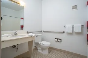 Red Roof Inn & Suites Indianapolis Airport - Salle de bain