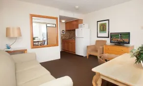 Horizon Motor Inn-Beach Block & Close to Morey's Piers - Wohnbereich