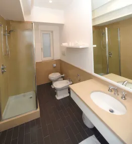 Hotel Sorrento City - Bathroom