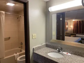 Travelodge by Wyndham Laurel Ft Meade Near NSA - Salle de bain