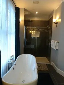 Saltair Inn Waterfront B&B - Bathroom
