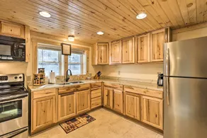 Quaint Appalachian Getaway ~ 2 Mi to Boone! - Interiör