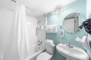 Boardwalk Beach Hotel - Bathroom