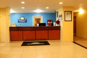 Days Inn & Suites by Wyndham Bloomington/Normal IL - Réception