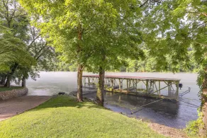 Steps to White River: Cabin Retreat w/ Dock Access - Innvendig