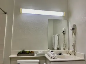 Siegel Select Flamingo - Bathroom