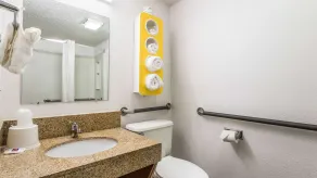 Motel 6-Elk Grove Village, IL - Baño