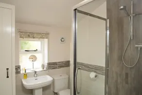 Bramwood Cottages - Bathroom