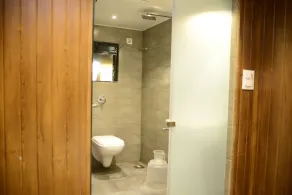 Hotel Malad Inn opposite Malad Railway Station - Bathroom