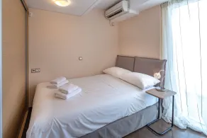 Solon - Deluxe City Center Apartment - Room