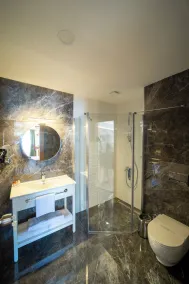 Mell City Suite Hotel - Bathroom