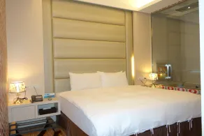 Skylight bnb - Room