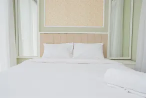 Luxurious 1BR At Dago Suites Apartment By Travelio - Værelse