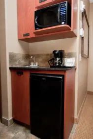 Days Inn & Suites by Wyndham Strathmore - Chambre