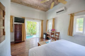 A Stone's Throw Away - Chambre