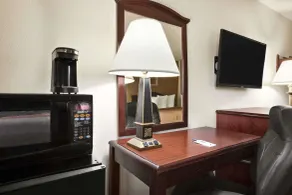 Travelodge by Wyndham La Porte/Michigan City Area - Chambre