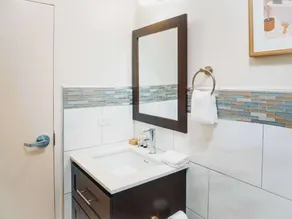 Manta Lodge and Dive Centre - Bathroom