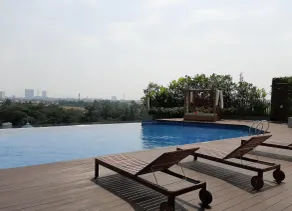 Bright Studio Apartment at Springwood Residence - Pool
