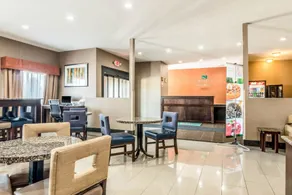 Quality Inn & Suites Salem near I-57 - Lobby