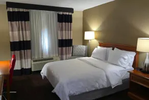 Alexandria Hotel & Conference Center - Zimmer
