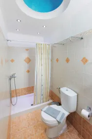Seven Grapes - Karterados - Bathroom