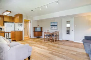Walk to Poplar Beach: Cozy Coastal Getaway w/ Yard - Intérieur