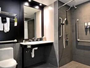 Spencer Hotel & Conference Centre - Badezimmer